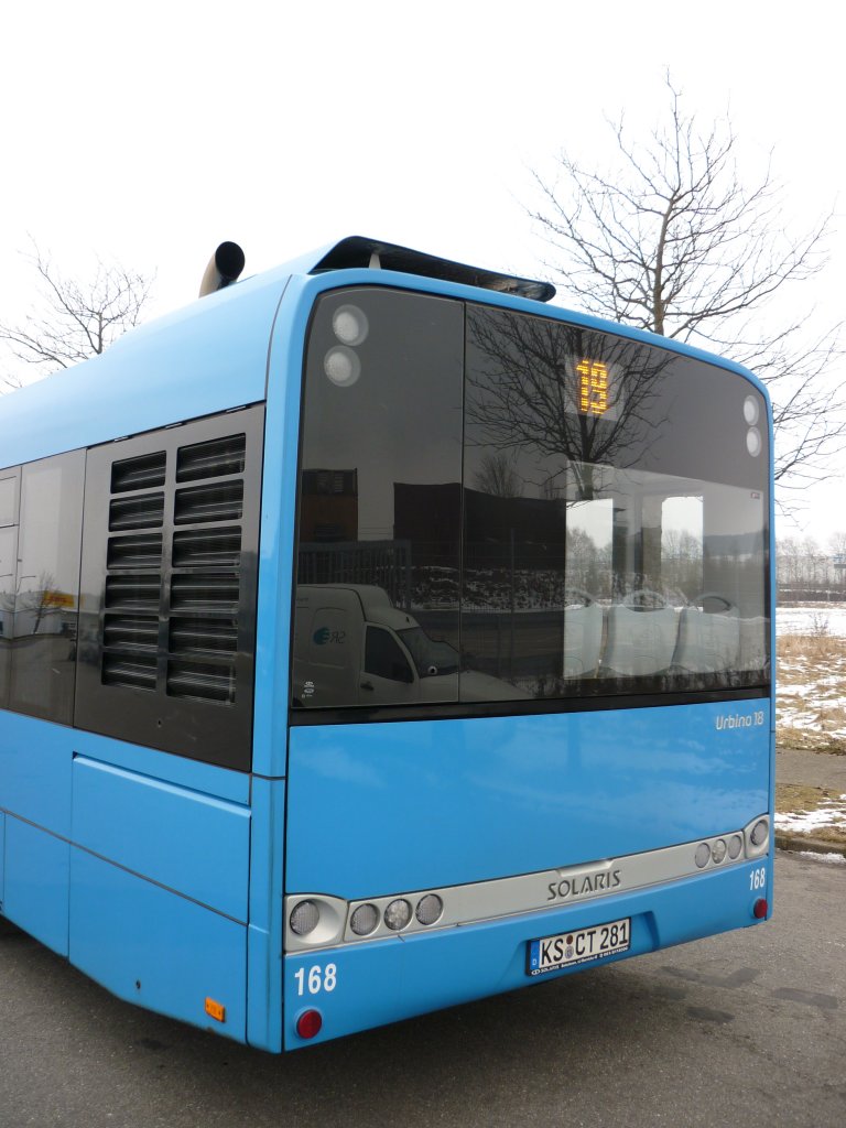 Bus 168 von hinten,oben links ein Blech fr den Zusatzsoff Ad Blue, zustzlich angebracht, damit es keine Vertzung auf dem Busdach gibt. 