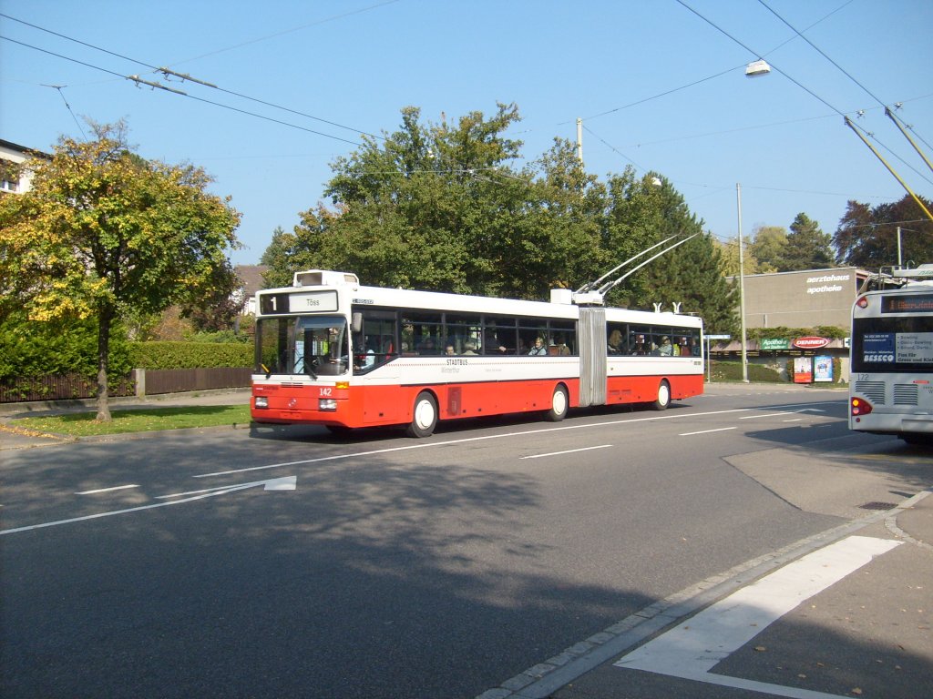 Bus Nr. 142 am 12.10.2010 beim Stadtrain. 19 von 21 Fahrzeugen dieser Serie sind nun ausser Betrieb.