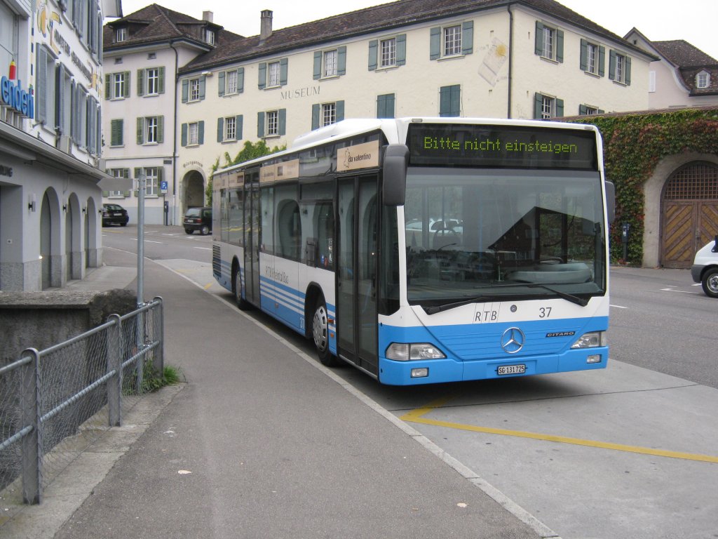 Bus Nr. 37 bei der Haltestelle Altsttten SG, Stadt, 14.10.2010.