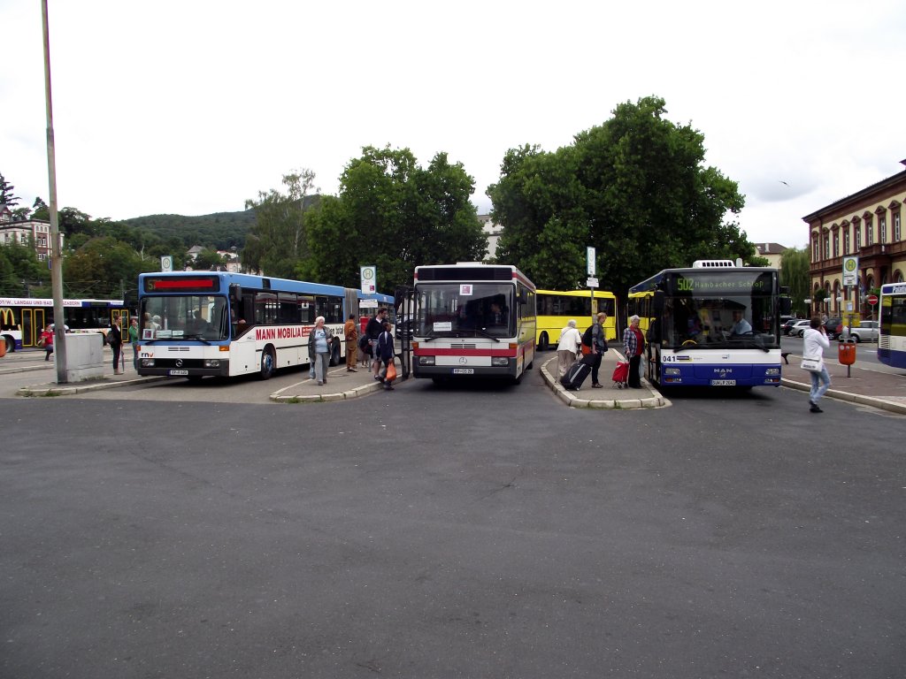 Bus Parade in Neustadt an der Weinstrae am 29.07.11. 
Zwei Mercedes Benz O 405 und ein MAN der 2. Generation von Palatina Bus 