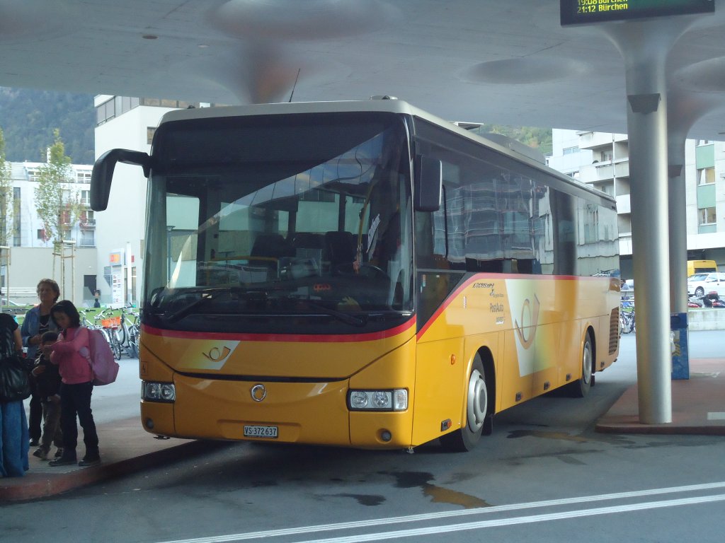 BUS-trans, Visp - VS 372'637 - Irisbus am 1. Oktober 2012 beim Bahnhof Visp