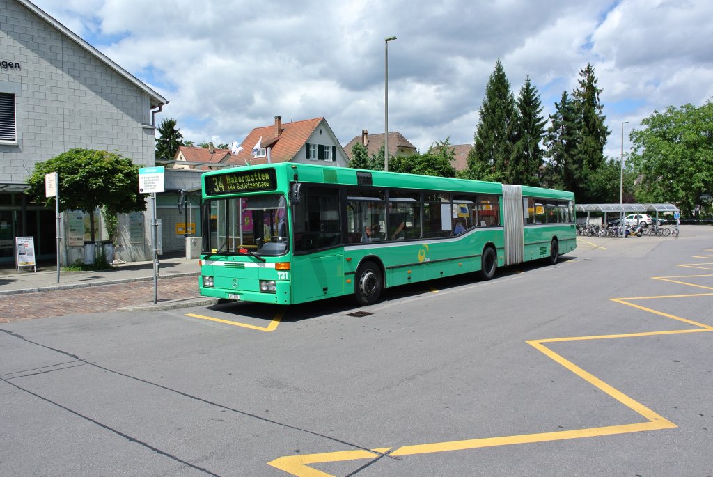 BVB MB 405GN Nr. 731 auf der Linie 34 an der Endhaltestelle Bottmingen, 17.07.2012.