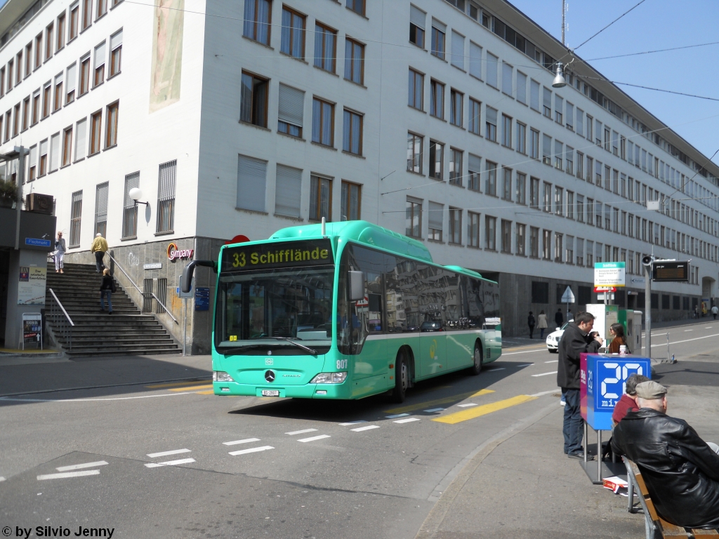 BVB Nr. 807 (Mercedes CitaroII O530 CNG) am 21.4.2010 bei der Schifflnde, wo die Busse an der Tramhaltestelle vorbei fahren und eigene Perrons haben.