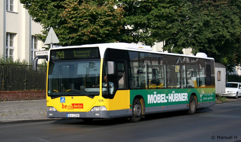 BVG 1258 (B V 1258).
Der Bus wirbt fr Mbel Hbner.
Berlin Zoo Bahnhof, 9.8.2010.