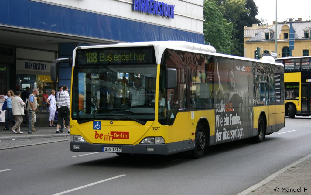 BVG 1327 (B V 1327).
Der Bus hat TB fr Radio Eins,
Berlin Steglitz, 9.8.2010.