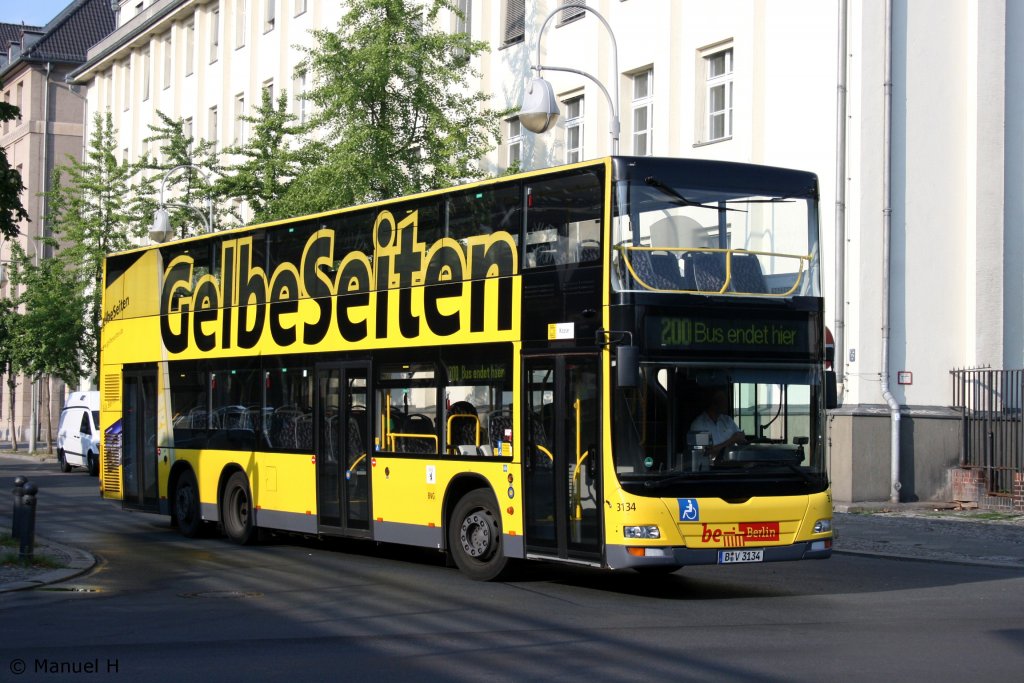 BVG 3134 (B V 3134).
Der Bus trgt Werbung fr die Gelben Seiten.
Berlin Zoo Bahnhof, 9.8.2010.
