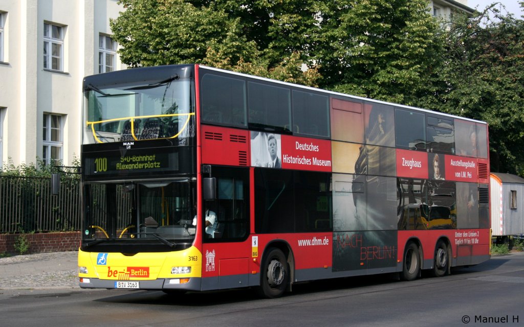 BVG 3163 (B V 3163).
Der Bus wirbt fr das Deutsche Histirische Museum.
Berlin Zoo Bahnhof, 9.8.2010.