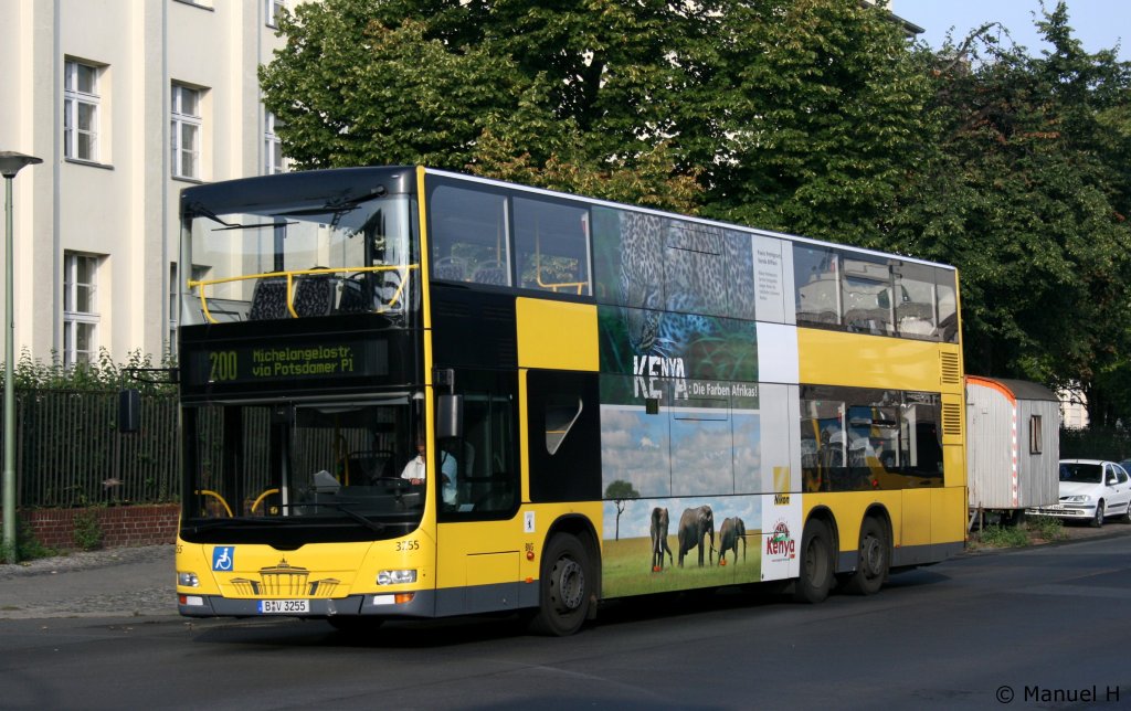 BVG 3255 (B V 3255) macht Werbung fr Kenya.
Berlin Zoo Bahnhof, 9.8.2010.
