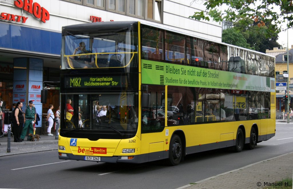 BVG 3262 (B V 3262).
Der Bus wirbt fr BBW.
Berlin Steglitz, 9.8.2010.