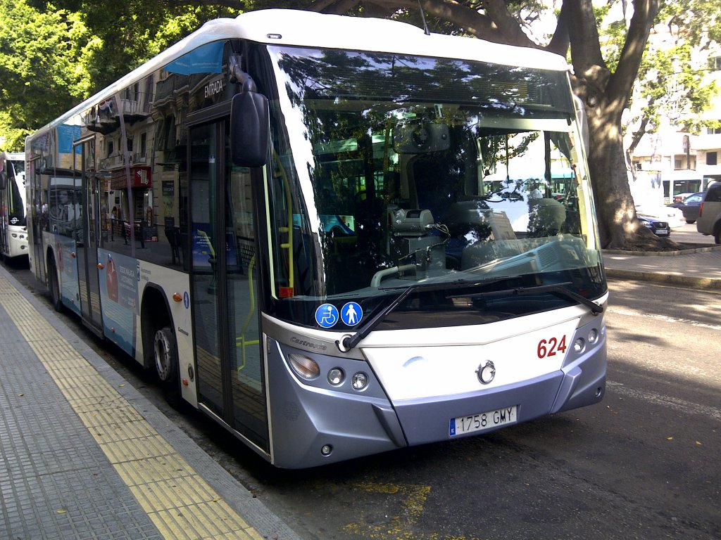 Castrosua Magnus in Malaga (Spanien) am 28.07.2011.
Das Fahrzeug basiert auf einem Irisbus-Fahrwerk (Citlis 12).
Wagen 624 der EMT Malaga.
