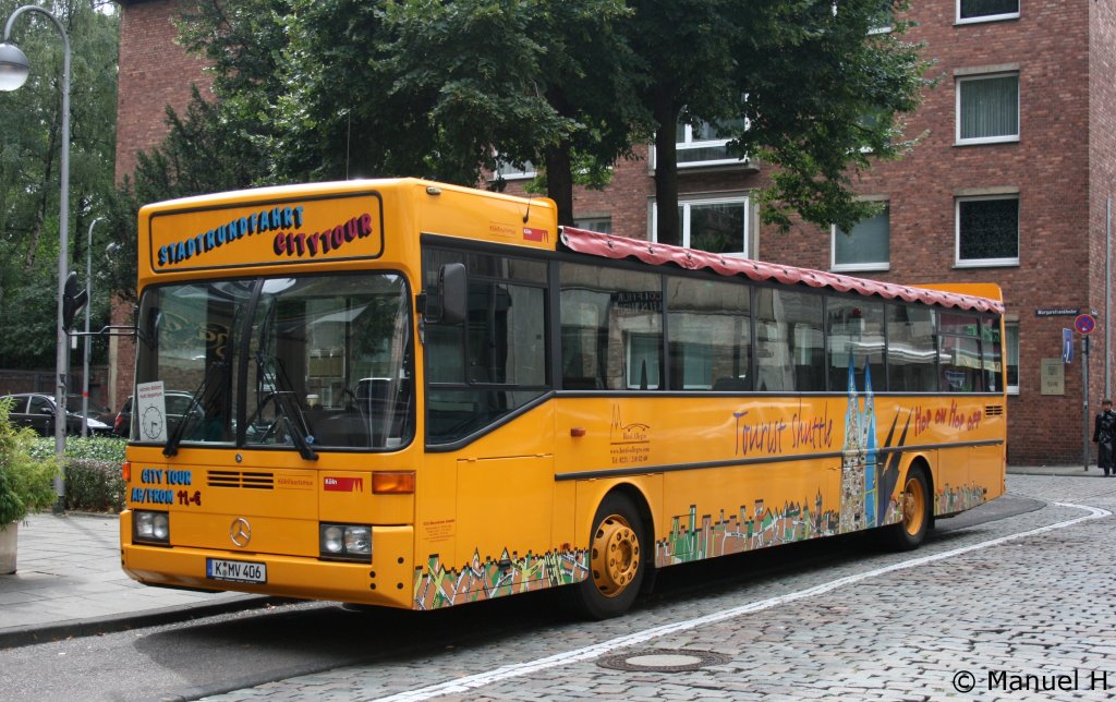 CCS Busreisen (K MV 406).
Dieser MB 405 wurde zu einen Stadtrundfahrtsbus umgebaut.
Er hat ein Faltdach erhalten das man bei schnem Wetter ffnen kann.
Aufgenommen am Klner Dom, 29.8.2010.