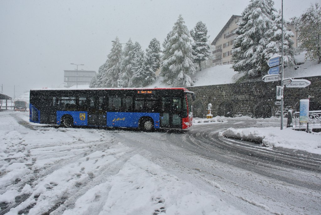 Citaro II Engadinbus, Ortsbus St. Moritz, auf der Linie 3 beim Bahnhof, 15.10.2012.