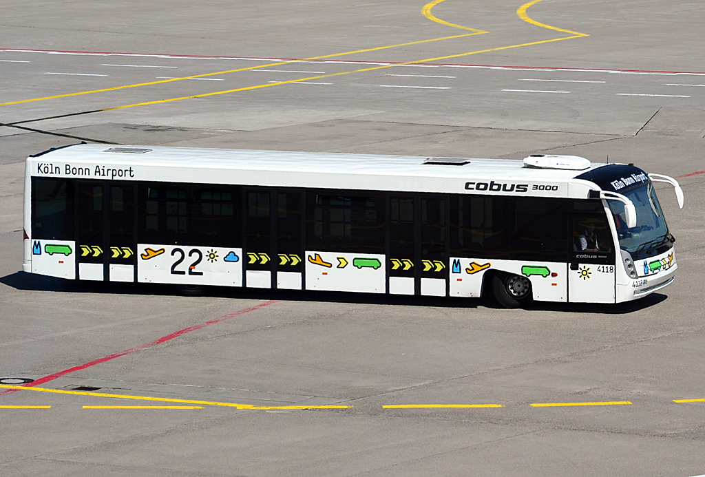 Cobus 3000 Flughafenbus am Kln-Bonner Flughafen - 12.08.2012