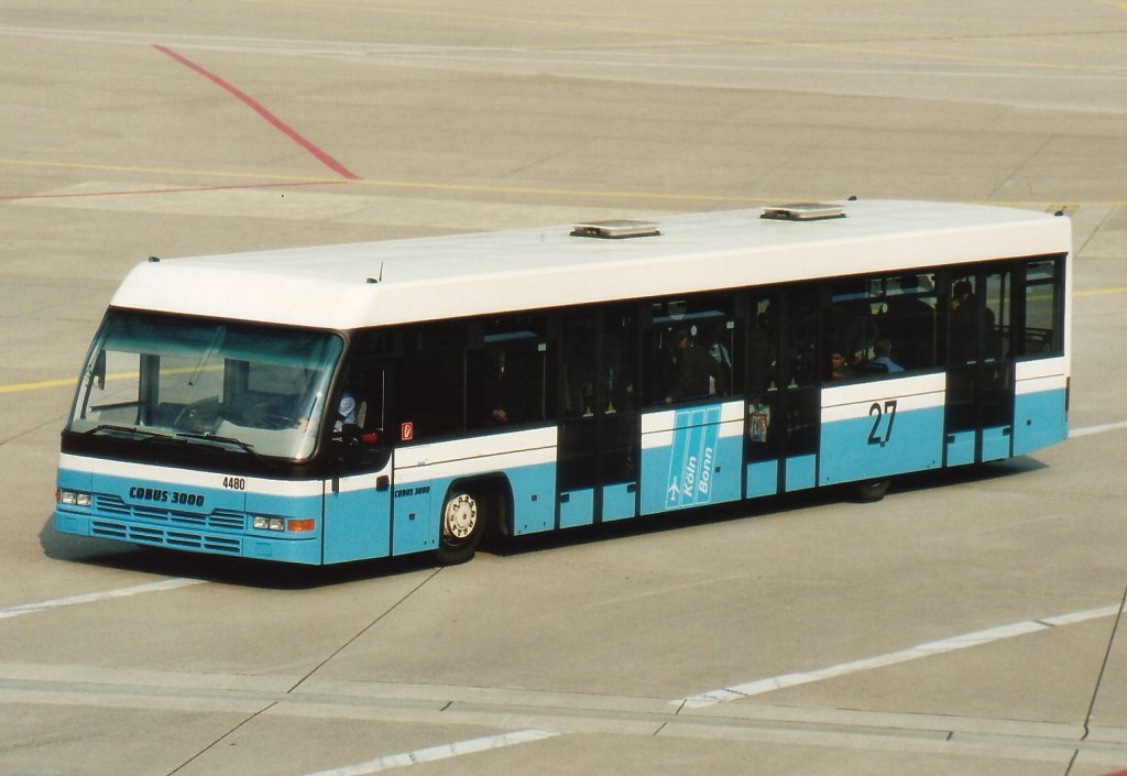 Cobus 3000 Nr. 27 des Flughafens Kln/Bonn, alte Lackierversion. 20.06.2001