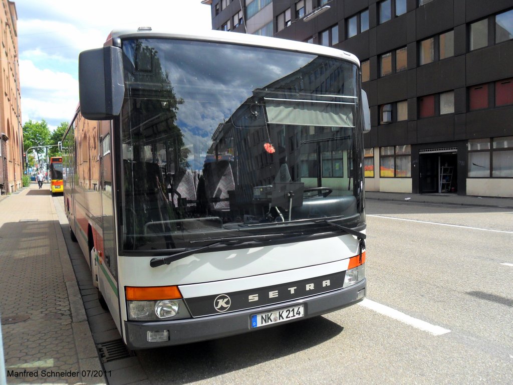 Das Bild zeigt einen Setra Bus in der Saarbrcker Trierer Strae. Das Foto habe ich am 07.07.2011 gemacht.
