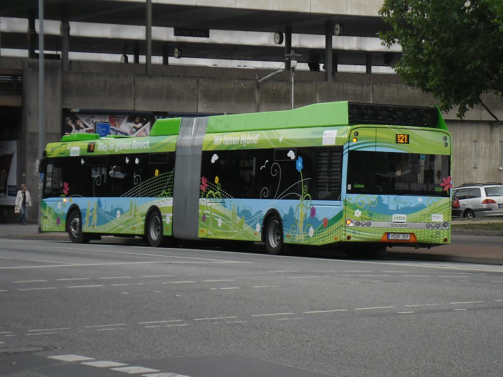 Das erste Foto von Solaris Urbino  Umweltbus , am 18.09.2011. Der Bus fhrt auf der Linie 121 (Halthoffenhoffstrae Altenbeckener Damm U-Bahnstation).

Hier gibt es noch Info:

 http://www.uestra.de/fileadmin/uestra/downloads/themenbroschueren/OPT_uestra_Lile_Hybridbus_Din_Lang.pdf