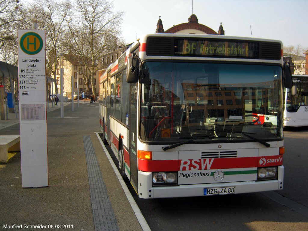 Das Foto zeigt einen Mercedes Bus der Firma Zarth Reisen.Die Aufnahme des Foto war am 08.03.2011 in Saarbrcken am Landwehrplatz.
