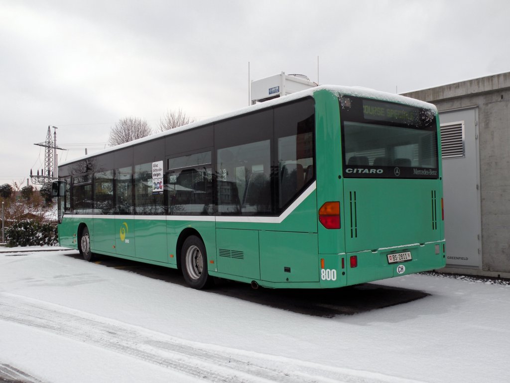 Das neue Fahrschulauto der BVB wartet im Schnee auf seine nchsten Fahrschler. Die Aufnahme stammt vom 16.12.2011.