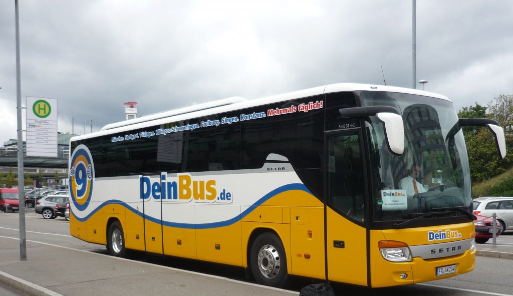 DeinBus, ein Setra S 415 GT/HD aus Freiburg ist am Flughafen Stuttgart angekommen.