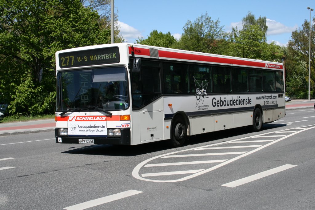 Der 1994 gebaute Schnellbus mit der Nummer 6558 als Linie 277 in Barmbek