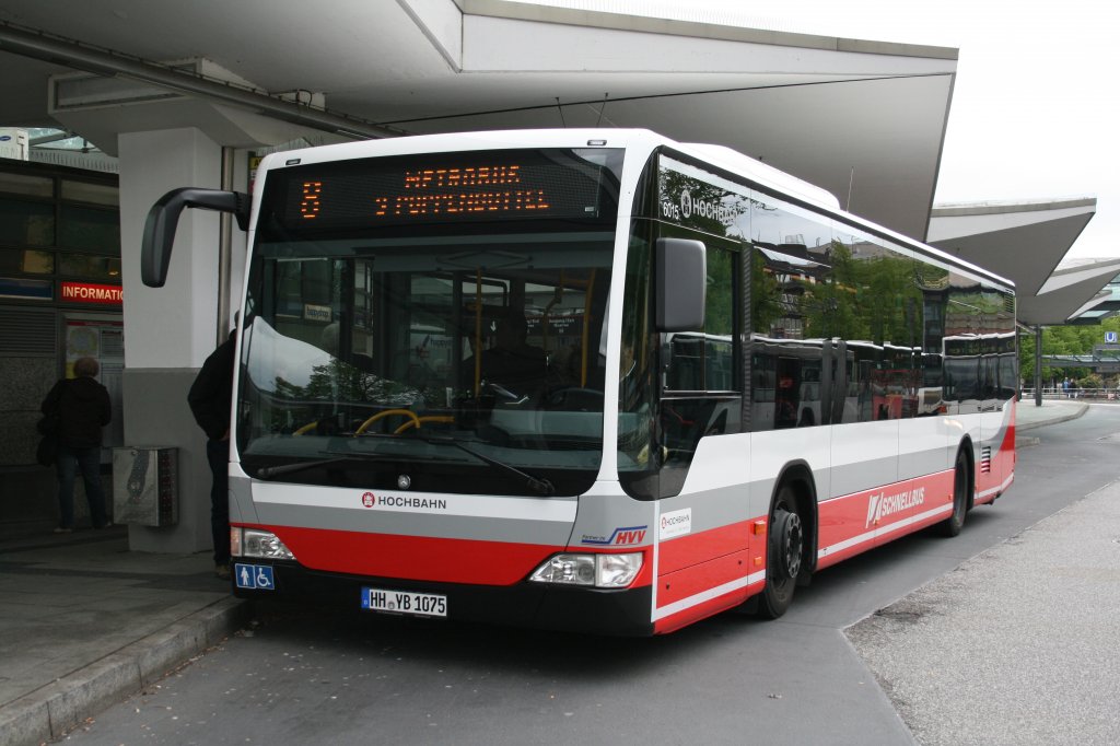 Der 2010 gebaute Citaro(Facelift) mit der Nummer 6015 ist einer von der 29 Busse umfassenden Schnellbuslieferung zu denen spter noch 2 Citaro LE kommen sollen. 