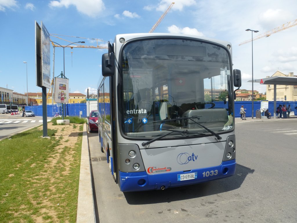 Der Bus 1033 von atv (Italien) steht hier am 30.Mai 2013 in Verona.