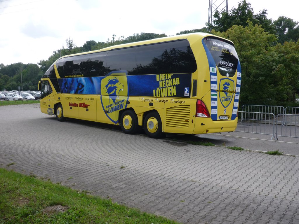 Der Bus der Rhein-Neckar.Lwen noch mal von der anderen schnen  Seite.
