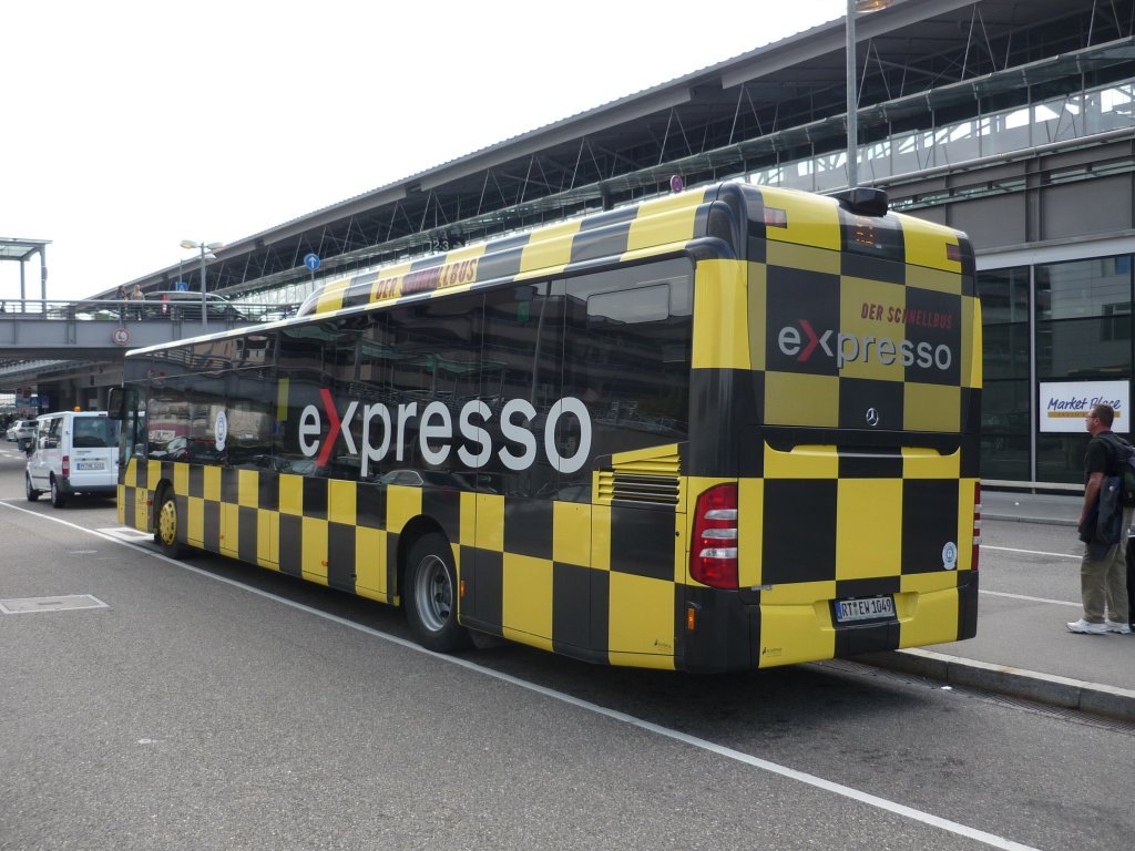 Der Expresso-Bus aus Reutlingen nochmal aufgenommen am Flughafen Stuttgart bei seiner Pause.