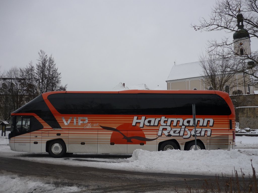 Der Hartmann-Bus auf der Fahrt durch den verschneiten Bayr-Wald. Am 05.12.2010.
