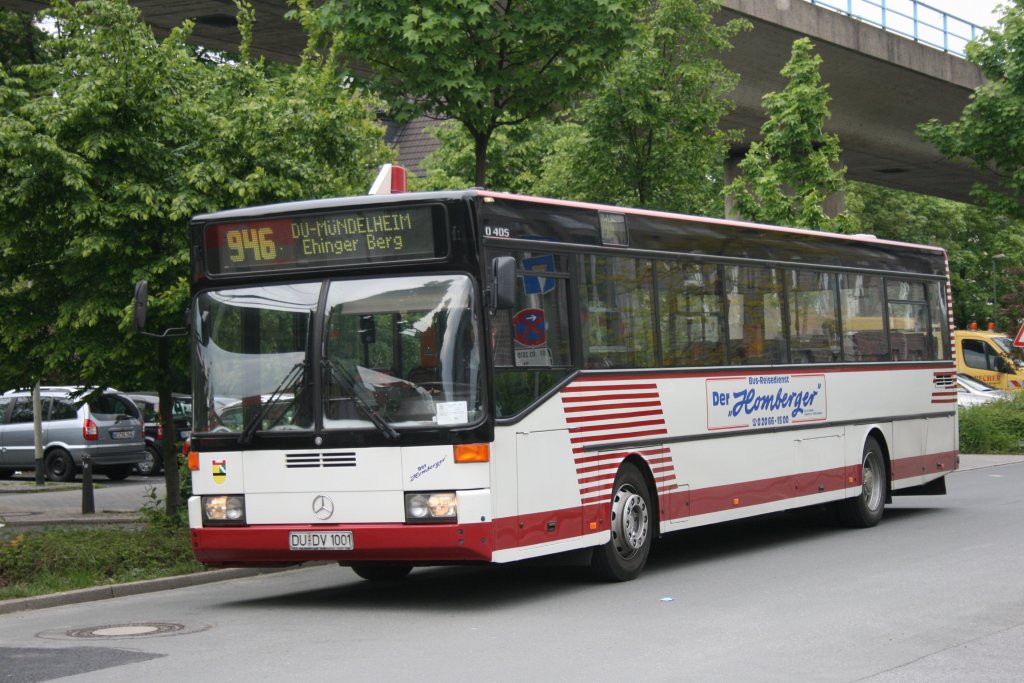 Der Homberger Reisedienst fhrt im Auftrag der DVG mehrere Linie in Duisburg.
Aufgenommen in Duisburg Huckingen mit der Linie 946.
15.5.2010