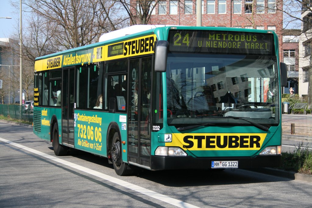 Der in Hummelsbttel stationierte Citaro mit der Nummer 2232 und Werbung fr Steuber am 14.April 2010 auf der Linie 24 nach U Niendorf Markt.