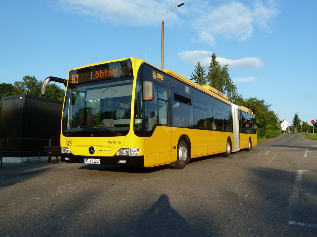 Der Hybrid Bus von Mercedes stand am 02.06.2011 an der Endhaltestelle am Fernsehturm und legte eine Pause ein.