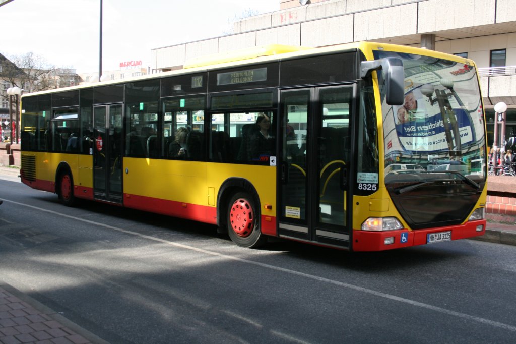 Der MB O530 M der Firma Jasper (Btf.Mhlendamm) mit der Nummer 8325 fuhr bis 2009 noch den Airport Express, der dann aufgrund der neuen S-Bahn zum Flughafen eingestellt worden ist. 