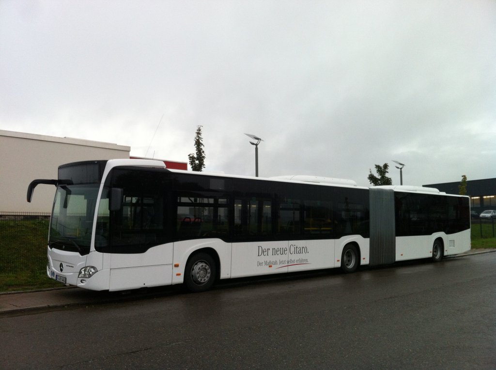 Der Neue Citaro Gelenk-Bus am Betriebsgelnde von der Firma Rexer-Reisen am 12.10.2012 in Calw