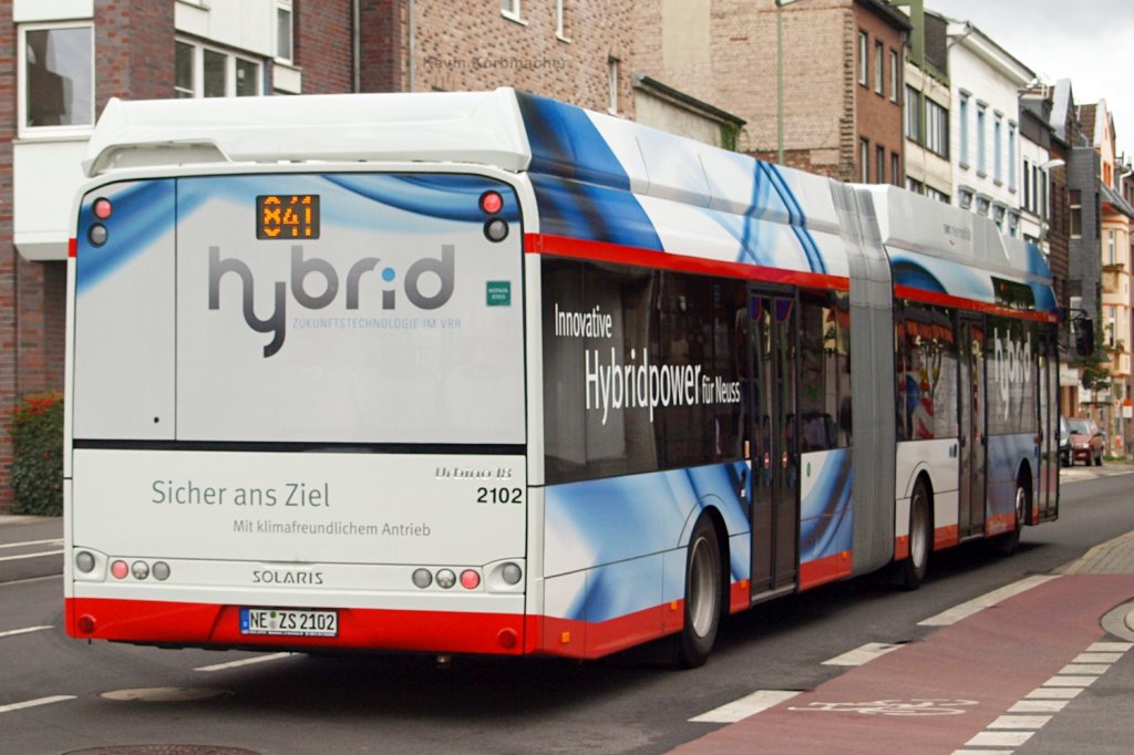 Der neuste der bis jetzt 6 bestellten Hybridbusse. Es wurden jedoch erst zwei ausgeliefert, 2101 & 2102 (Foto)
Aufgenommen am Neusser HBF. (Aug. 2011)