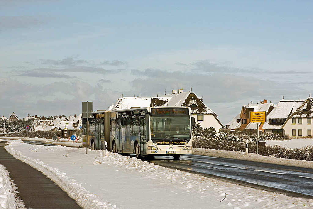 Der NF-SV 311 war am 31. Januar 2010 durch das winterliche Rantum auf Sylt gefahren, als der Bus auf der Linie 2 von Westerland nach Hrnum unterwegs war.