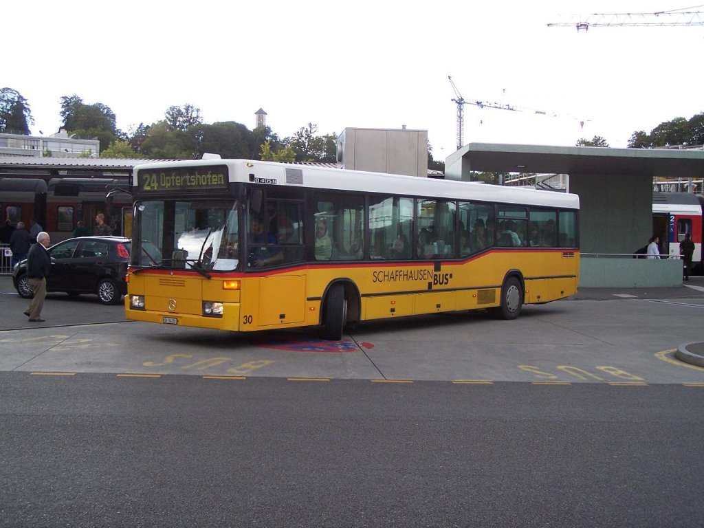 Der O 405 N Nr 30 in Schaffhausen am 17/09/10.