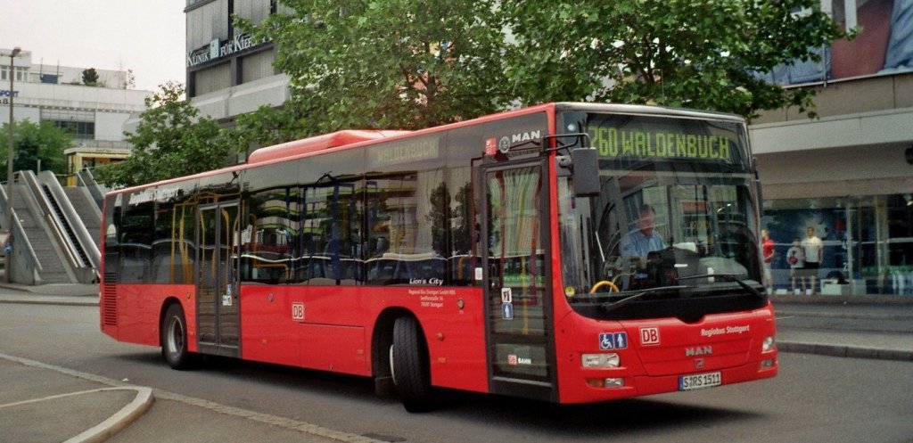 Der RBS-Bus S-RS 1511 auf dem Wege nach Waldenbuch.