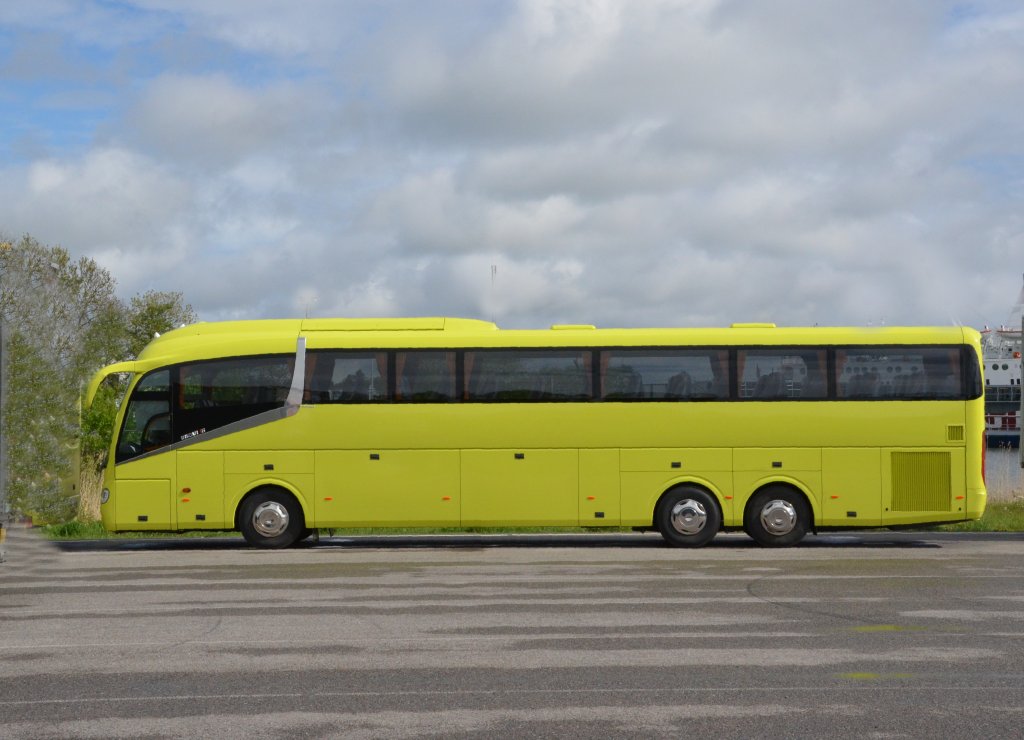 Der Reisebus Scania,,IRIZAR i6’’ steht am Fhrhafen in Kappelskr am 05.06.2012.