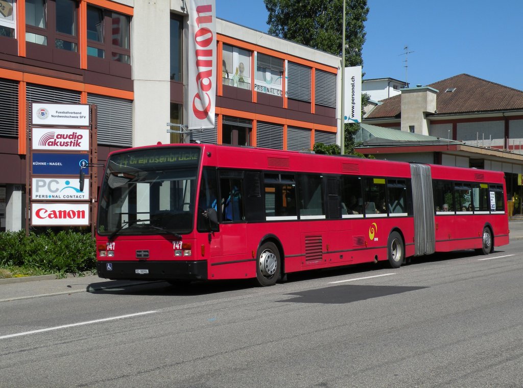 Die Grossbaustelle auf der Linie 14 hat begonnen. Die roten Van Hool Busse von Bernmobil sind im Einsatz. Hier fhrt der Bus 747 (ex Bernmobil 248) zur Haltestelle Kppeli. Die Aufnahme stammt vom 29.05.2012.