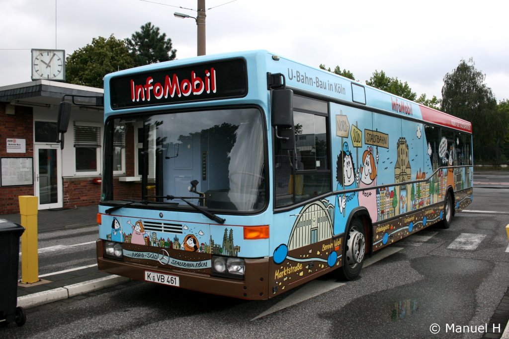 Dies ist der KVG Info Bus.
Am 29.8.2010 konnte man in bei der Veranstaltung 50 Jahre Stadtwerke Kln auf dem Betriebshof Kln Niehl fr die Nachwelt festhalten.