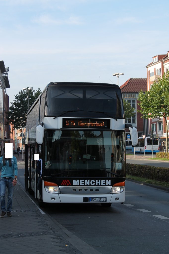 Diese Doppelstockbus steht am 23.9. am Hauptbahnhof von Mnster als Sprinterbus der Linie S 75.