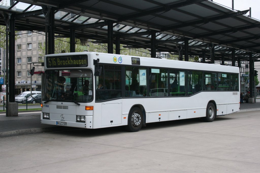 Diesen Bus mit der nummer 352 (HA EJ 109) habe ich am HBF Hagen aufgenommen.
8.5.2010 