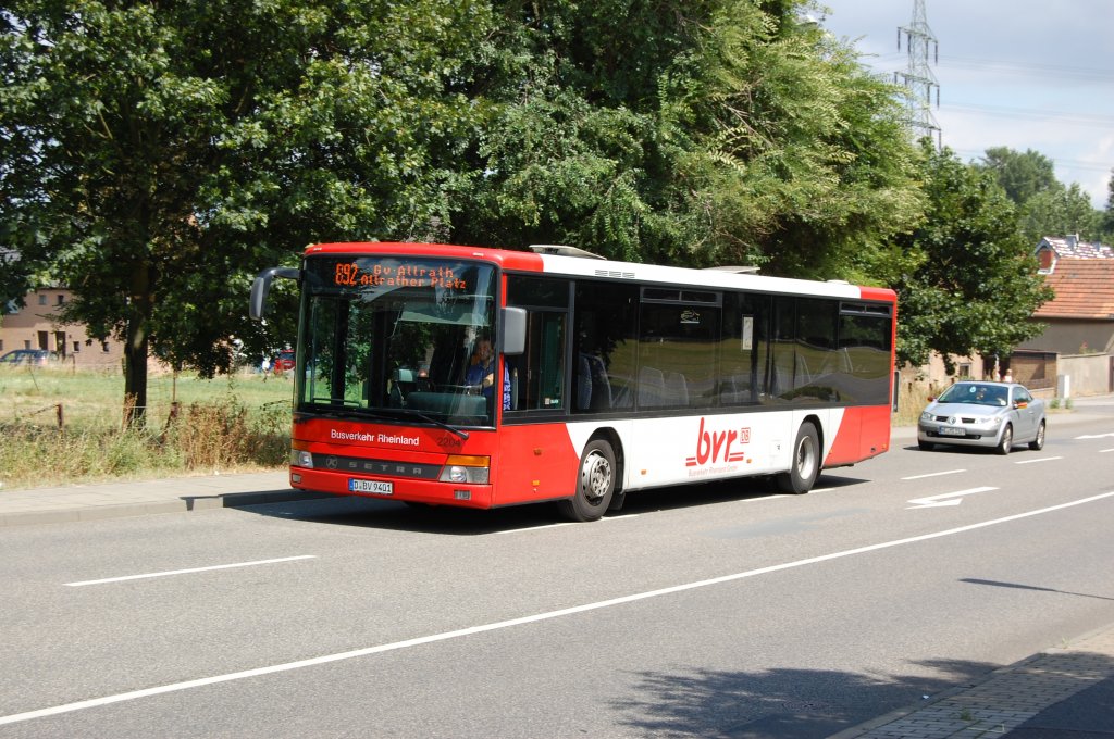 Dieser DVR Bus bedient die Linie 892 zu Allrahter Platz