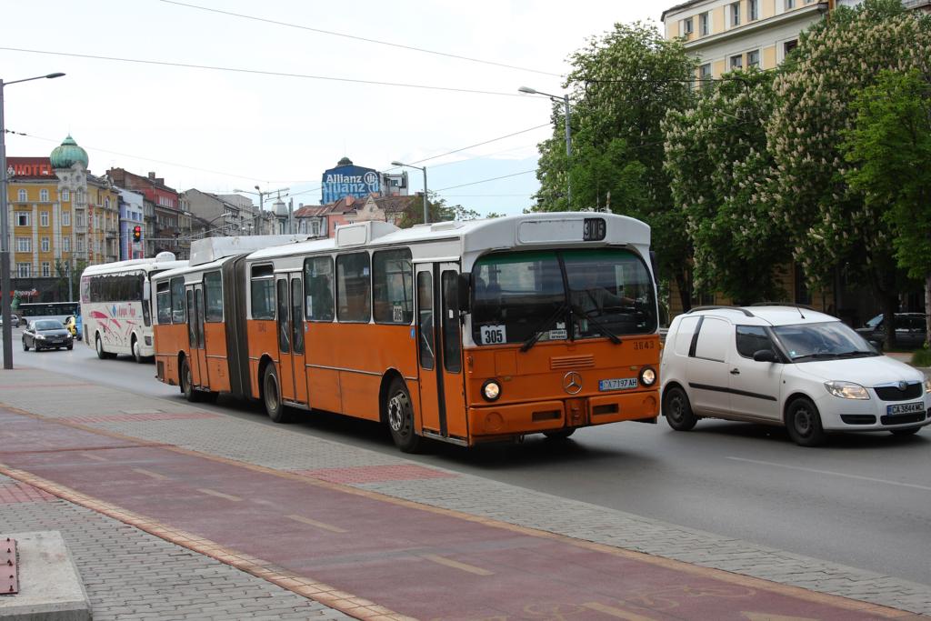 Dieser Mercedes Benz Gliederbus fuhr am 6.5.2013 in der bulgarischen 
Hauptstadt Sofia die Linie 305.