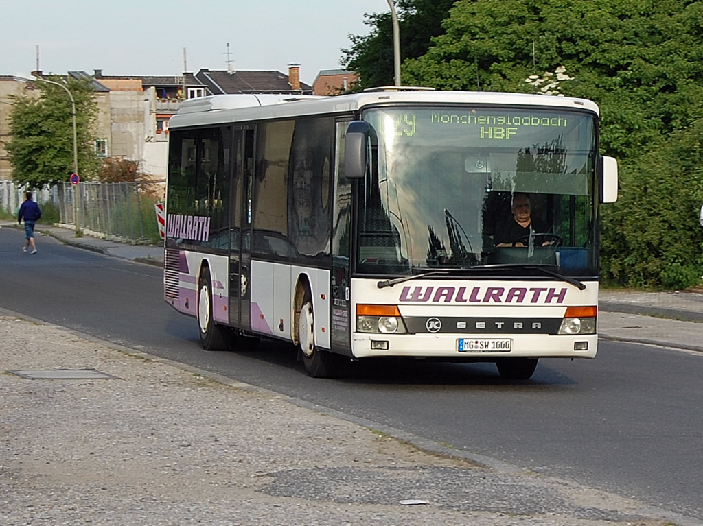 Dieser SETRA-Bus der Firma Wallrath fhrt auf der Linie 029 nach Mnchengladbach Hbf. 17.6.2010