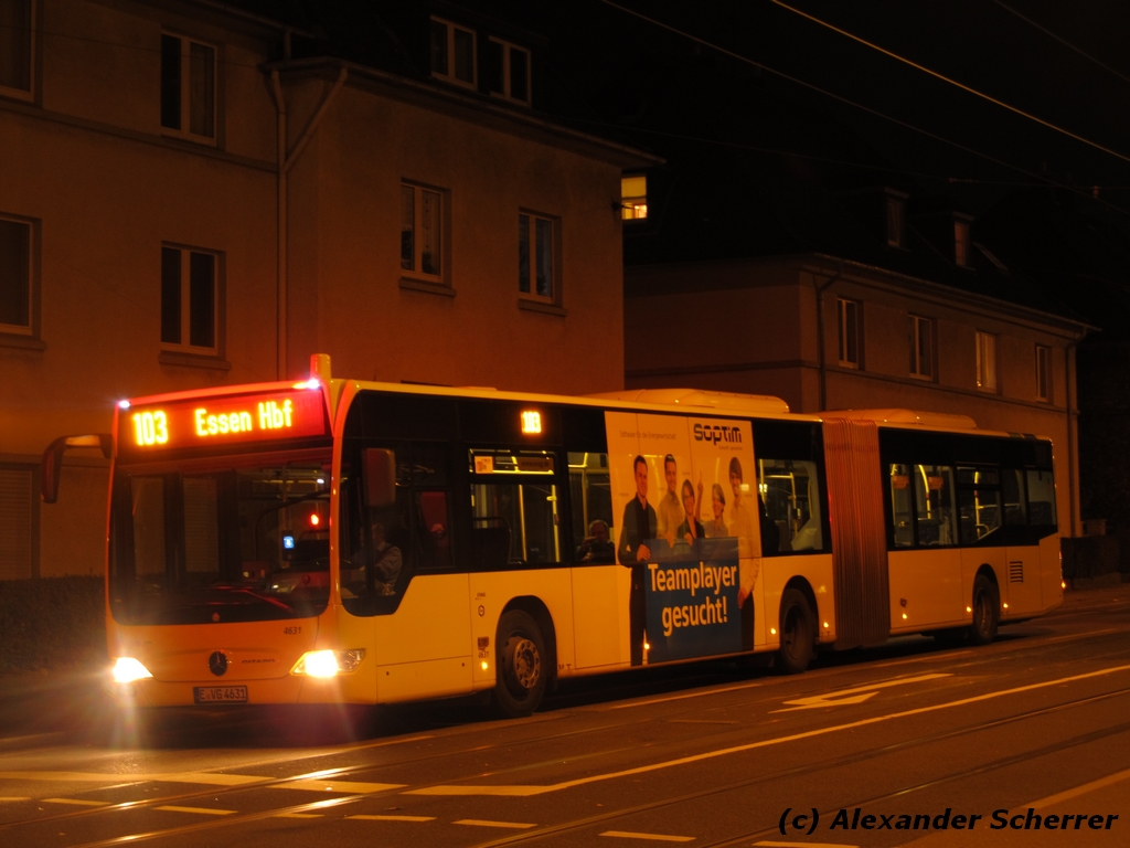 Dieses Bild entstand am Abend des 01. November 2011 an der (H) Schlo Borbeck in Fahrtrichtung Innenstadt. Hierbei handelt es sich um einen Evobus O 530 G II aus dem Jahr 2010. Er trgt die Wagennummer 4631.