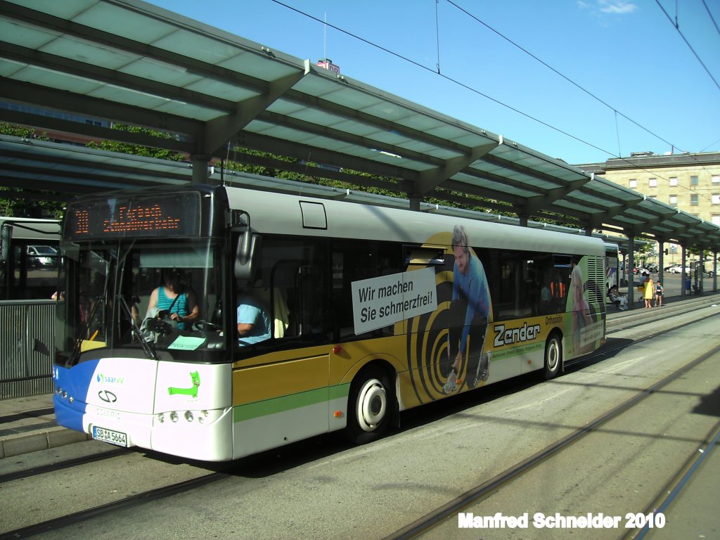 Dieses Foto zeigt einen Solaris Urbino. Der Bus trgt eine neue Werbung von einem Orthopdie Geschft in Saarbrcken- Auch diese Aufnahme habe ich am 16.07.2010 in Saarbrcken gemacht.
