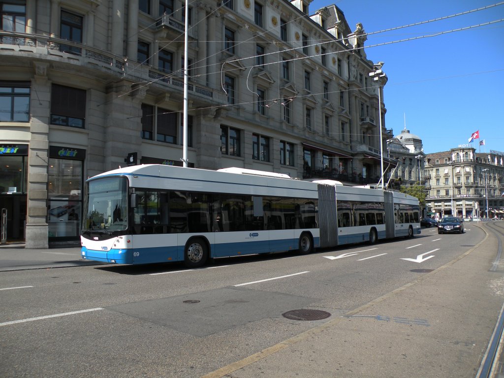 Doppelgelenktrolleybus (lighTram3) von Hess mit der Betiebsnummer 69 auf der Linie 31 am Hauptbahnhof Zrich. die Aufnahme stammt vom 23.06.2012.

