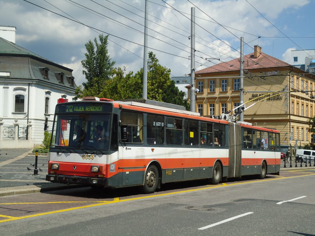 DPB Bratislava Nr. 6633 Skoda Gelenktrolleybus am 10. August 2010 Bratislava, Hodzovo Nam.